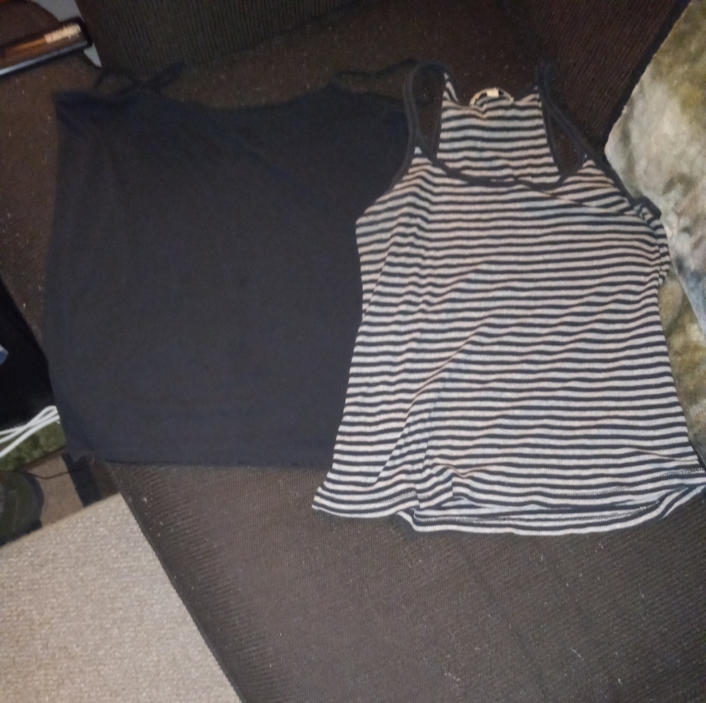 2 Womens Tanktops